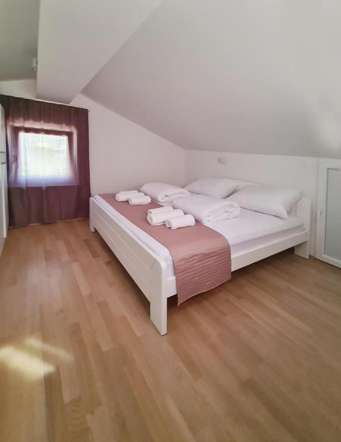Hisa Idej Apartment Sezana Luaran gambar